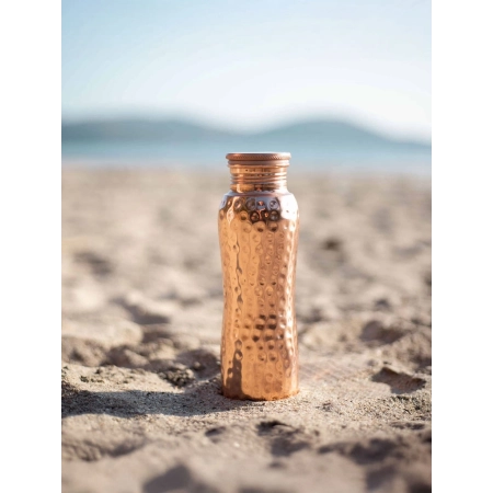 FORREST & LOVE - Matt Curve Kupferflasche, Gehämmert - 600ml