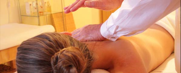 Öl-Massagen helfen bei Dosha Ungleichgewicht.