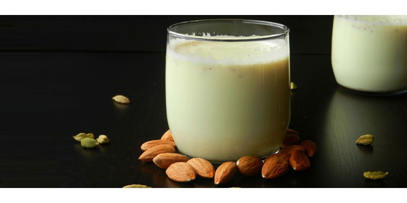Badam-Milk - Make your own spiced almond-millk